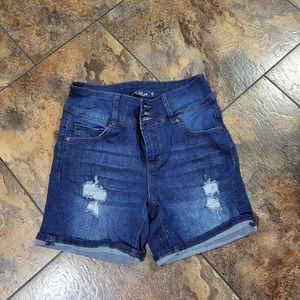 Talla Woman Jean Distressed shorts